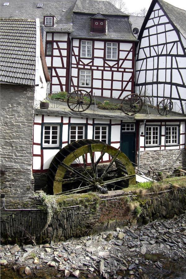 Historisches Haus Im Herzen Von Моншау Экстерьер фото